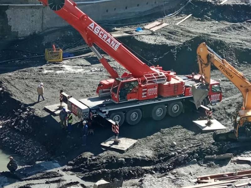 ცაგერში,ლაჯანურჰესის სათავე ნაგებობაზე,მიმდინარეობს სარემონტო სამუშაოები